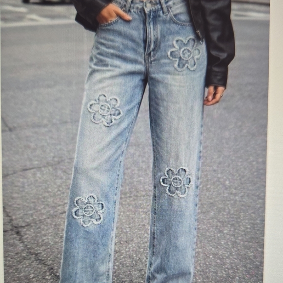 Cali 1850 Size 3/26 Light Wash High Waist Wider Leg Denim Flower Embellish Jeans - Picture 16 of 16